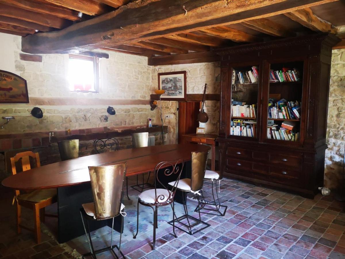 Corps De Ferme Dans Belle Propriete Avec Chiens Et Chevaux Villa Venizy Bagian luar foto
